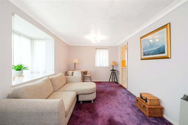 33, Portland Close, Chadwell Heath photo 2