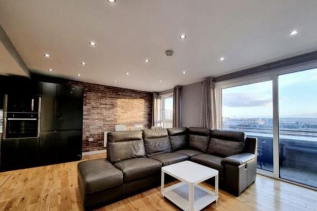 Flat to rent in Tate House, 5-7 New York Road, Leeds