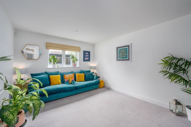 7 Jersey Drive, Wokingham photo 4