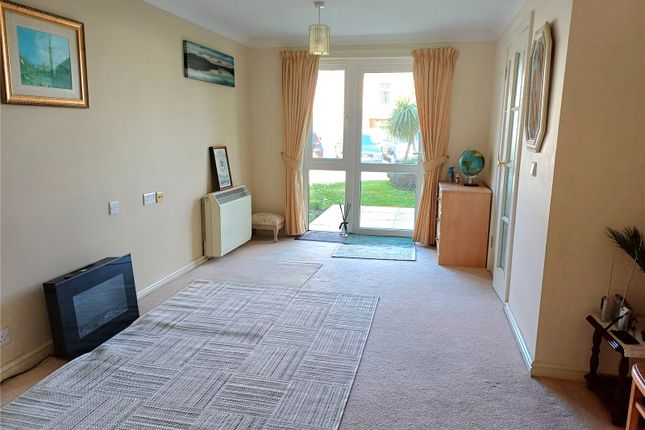 14, Stoneleigh Court, Porthcawl photo 3