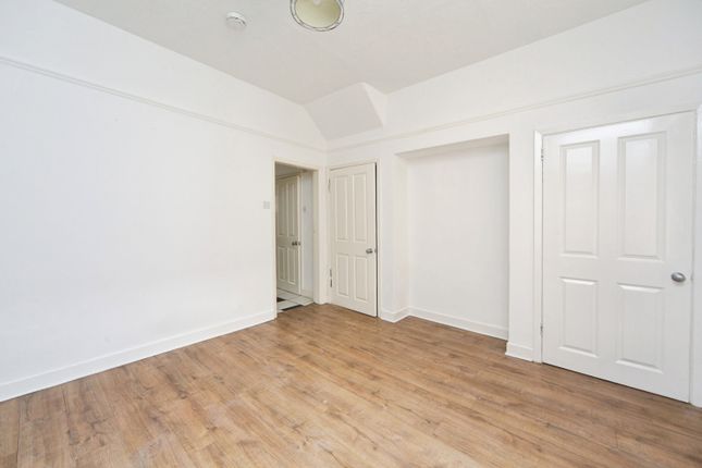 43, Summer Seat, Merseyside photo 3