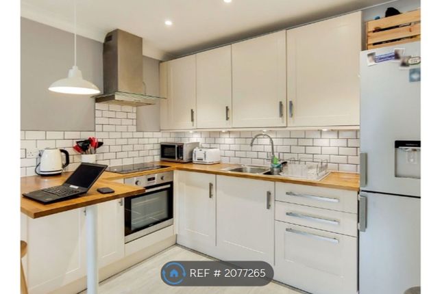 Thumbnail Flat to rent in Ramsey Court, London