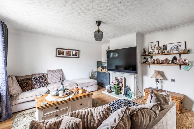 19 Ockleys Mead, Godstone photo 2