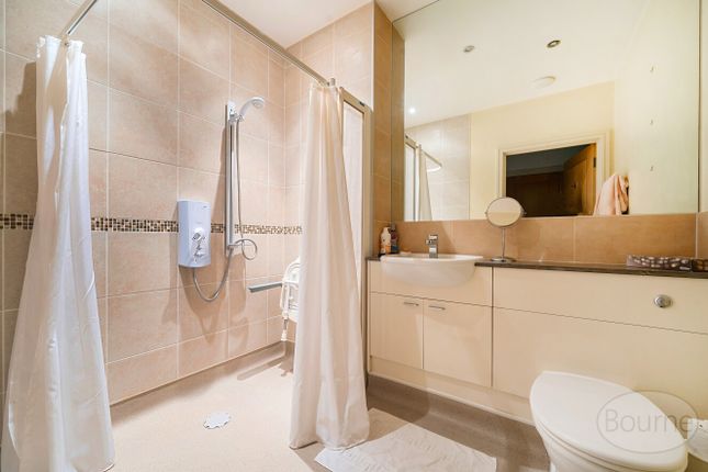 1 Cobbett Court, 54, Waverley Lane, Farnham photo 4