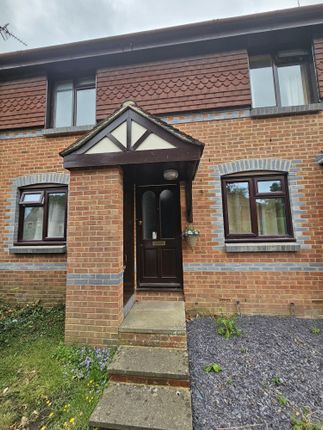 Thumbnail Maisonette to rent in Grovelands Road, Reading