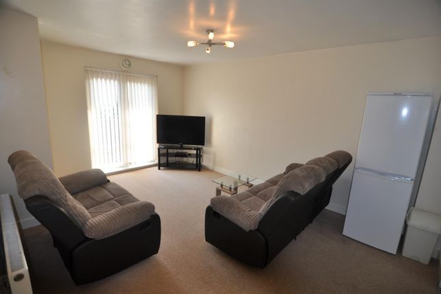 40, Sandhill Close, Bradford photo 2