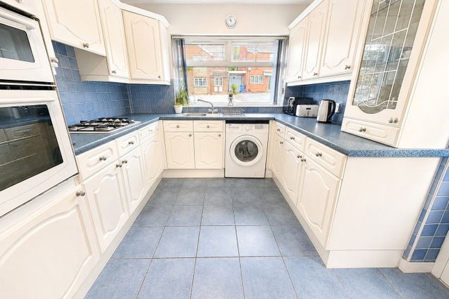 54, Newfield Drive, Kingswinford photo 3