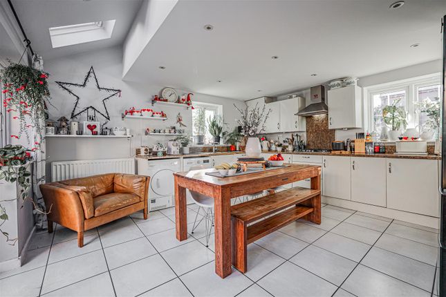 1, Brockswood Drive, Hemel Hempstead photo 3