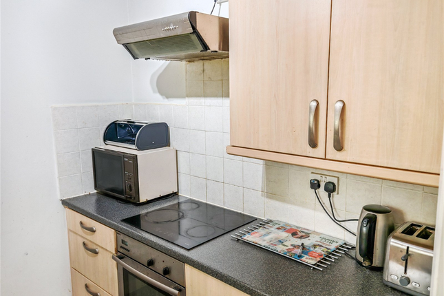 15 Hazel Coppice, Baskingstoke photo 5