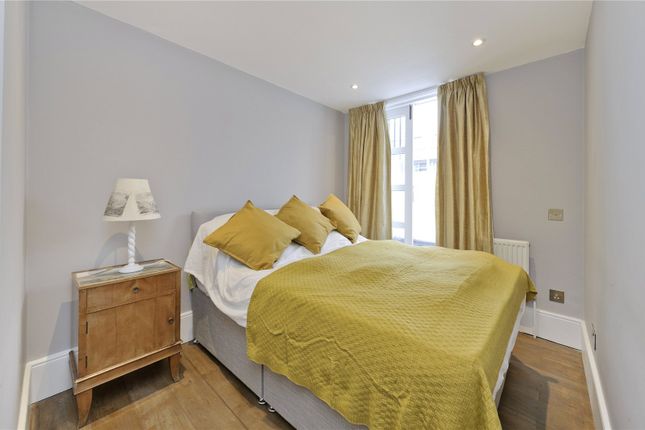 Terraced house to rent in Lupus Street, London
