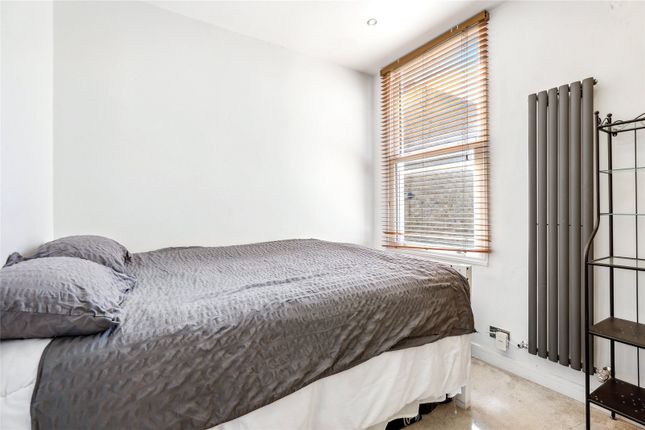 Flat to rent in Brayburne Avenue, London