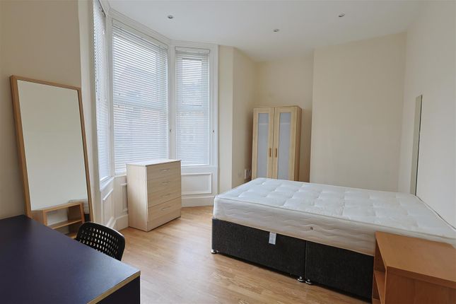 Bayswater Road, Newcastle Upon Tyne photo 5