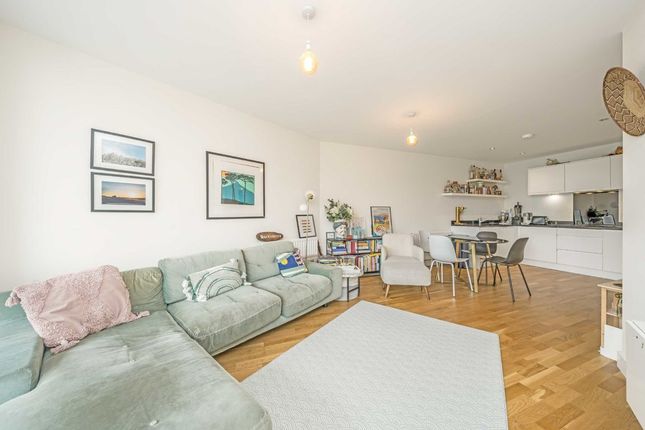 Thumbnail Flat for sale in Selsea Place, London