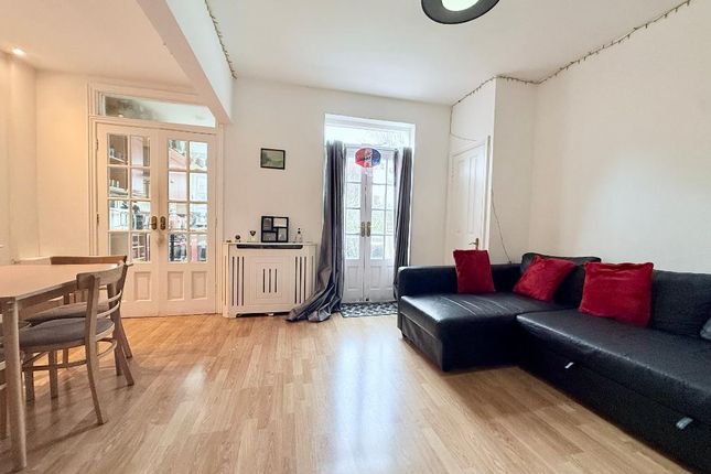 77, Fitzneal Street, London photo 3