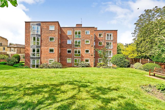 1-bed flat on Flat 12, Dean Court, 10, Queens Road, Kingston upon Thames, £250,000