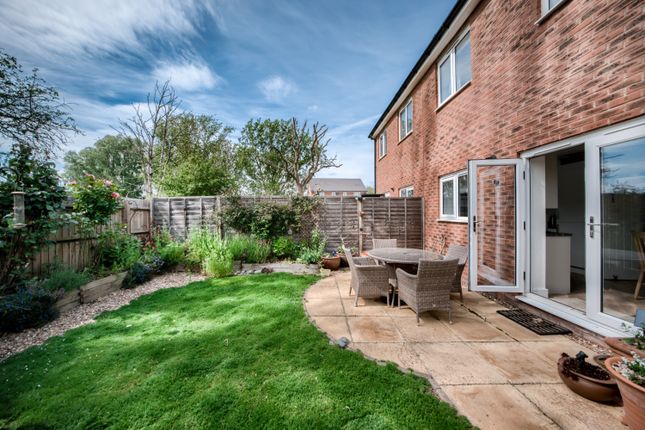 26, Regan Avenue, Stratford-Upon-Avon photo 3