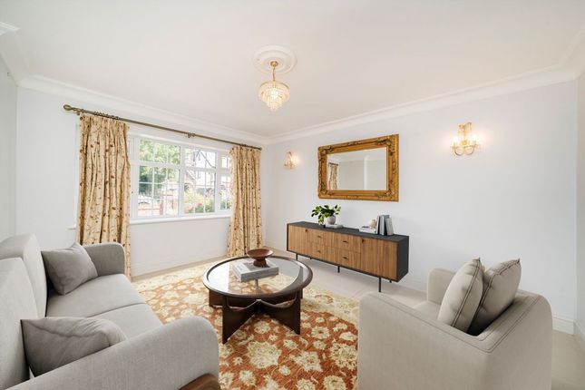 Hampton Court Avenue, East Molesey photo 2