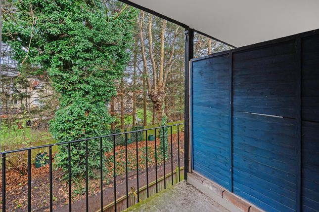 66A, Martin Way, Surrey photo 3