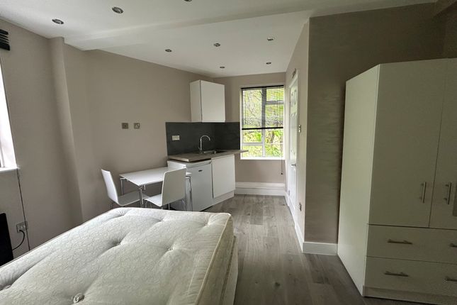 Room 2, BRISTOL photo 2
