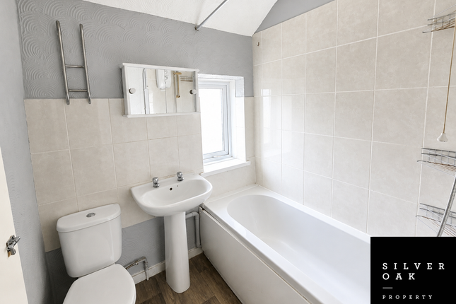 34 Graig Avenue, Llanelli photo 4