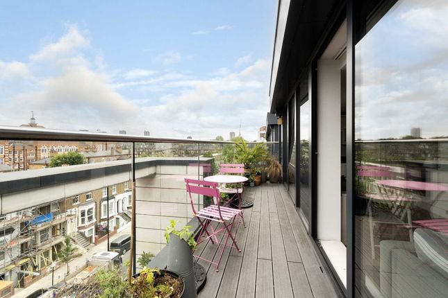 Flat for sale in Kilburn Park Road, London