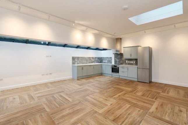 Thumbnail Maisonette to rent in Corkran Road, Surbiton