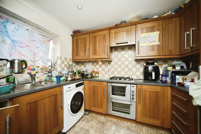 19, Beechfields, Taunton photo 3