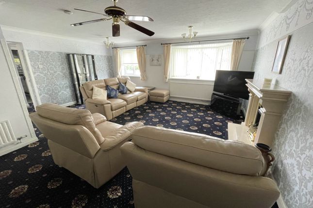 56, Birchwood, Oldham photo 4