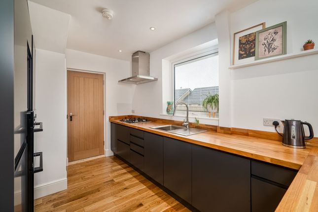 12 Kingsway, Drighlington photo 4
