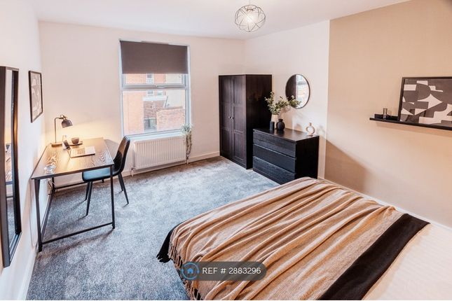 Woodside Place, Leeds photo 3