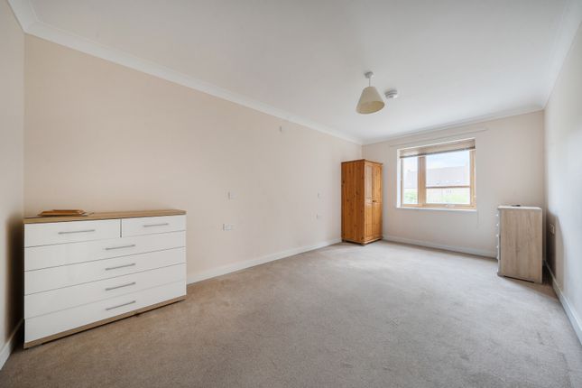 39,, Fernleigh, Witney photo 4