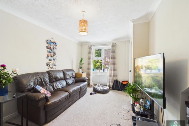 22, Verbania Way, East Grinstead photo 4