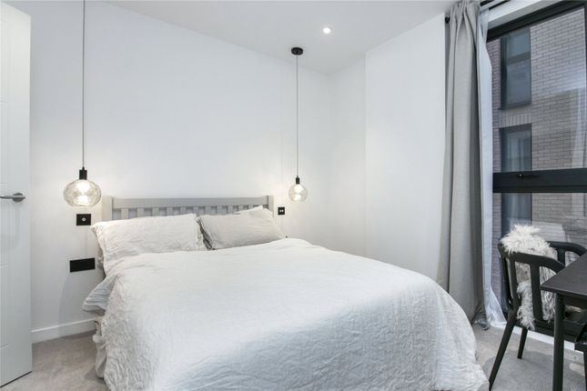 Flat 305, Luxe Tower, 12, Dock Street, London photo 4