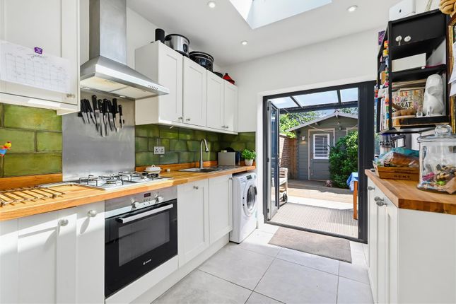 17a, Windermere Avenue, Merton Park photo 4