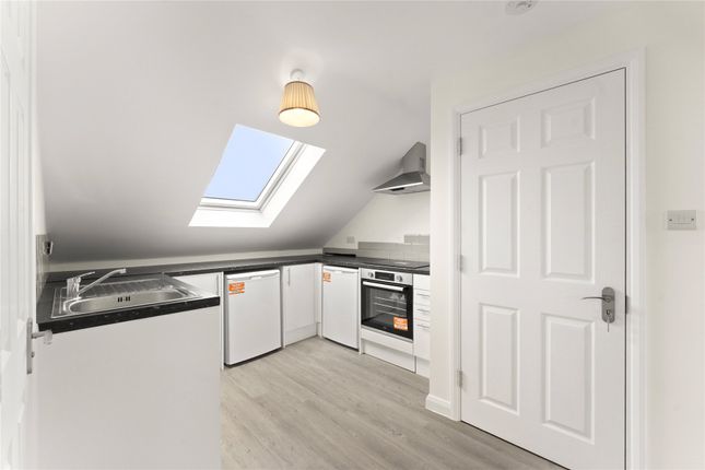 4, Woodside Close, Surbiton photo 5