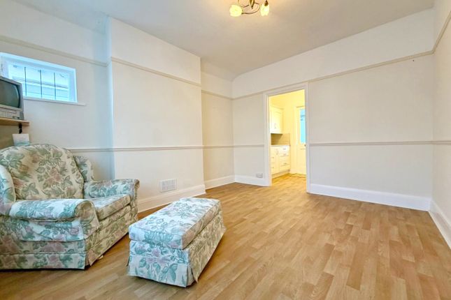 15, Agnes Avenue, Leigh-On-Sea photo 3