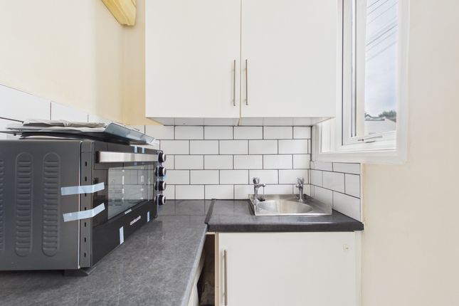 Studio Flat, 120, Portland Road, Hove photo 5