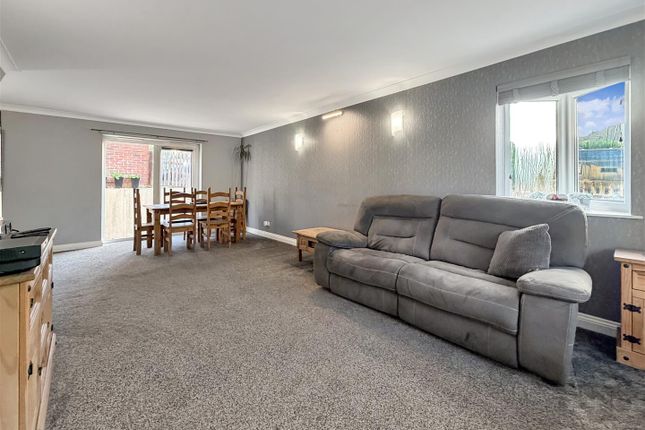 Campion House, Larksmead Close, Newton Abbot photo 3