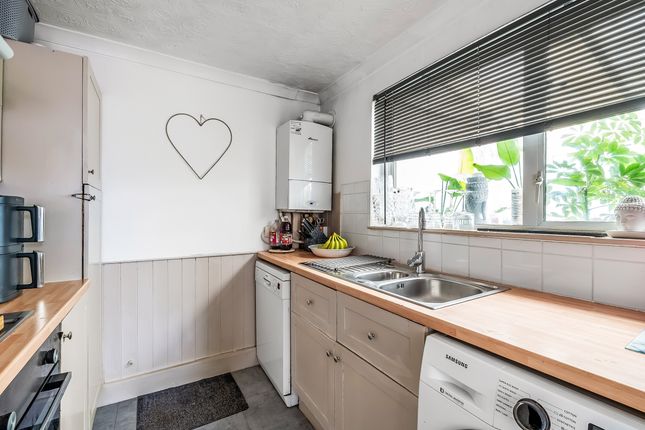 19 Ockleys Mead, Godstone photo 4