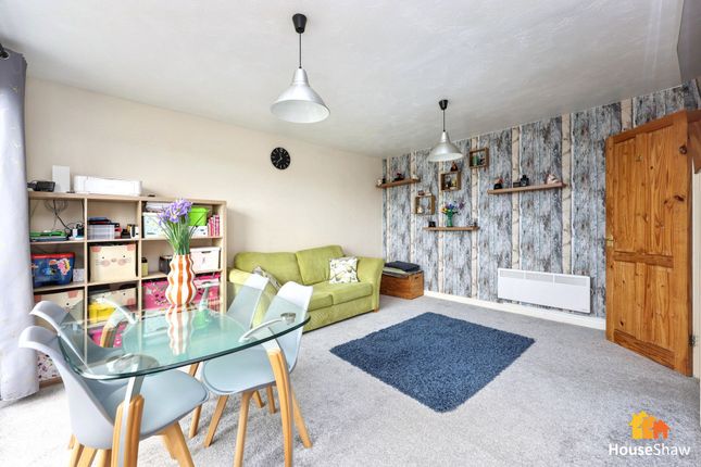50 Garratts Way, High Wycombe photo 3