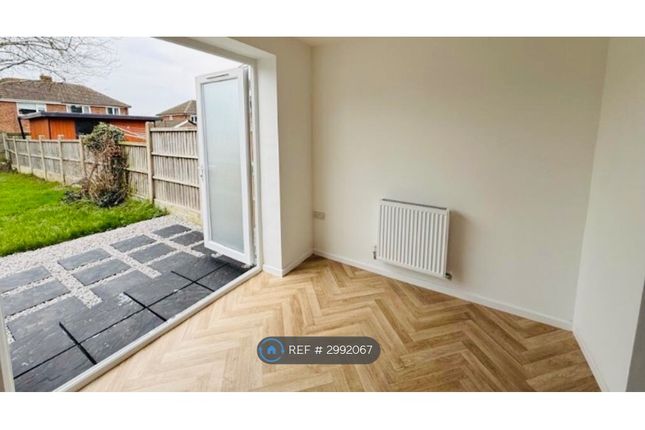 Oldfield Crescent, Chester photo 4