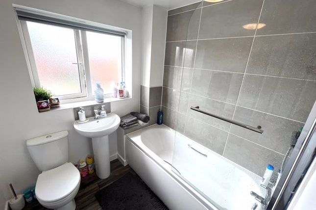 12, Blossom Way, Salford photo 4