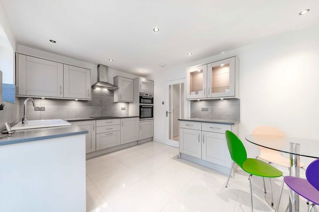 134, Clapham Manor Street, London photo 2