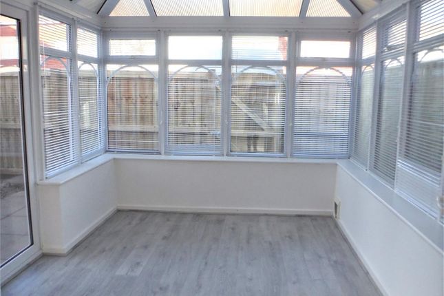 97, Globe Court, Calne photo 3