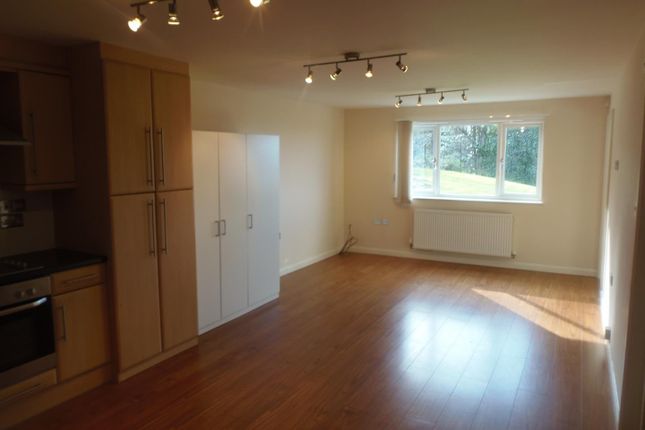 16a, Treetop Close, Luton photo 2