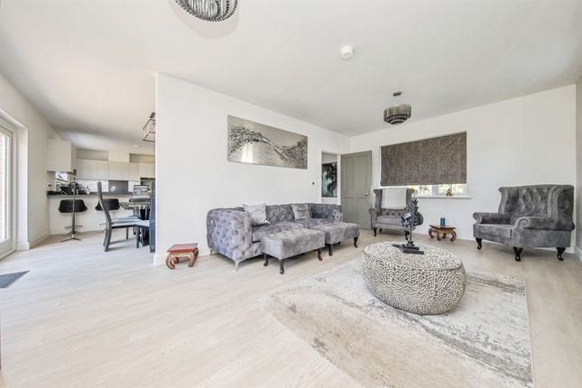 46, West Field Lane, Clacton-On-Sea photo 3
