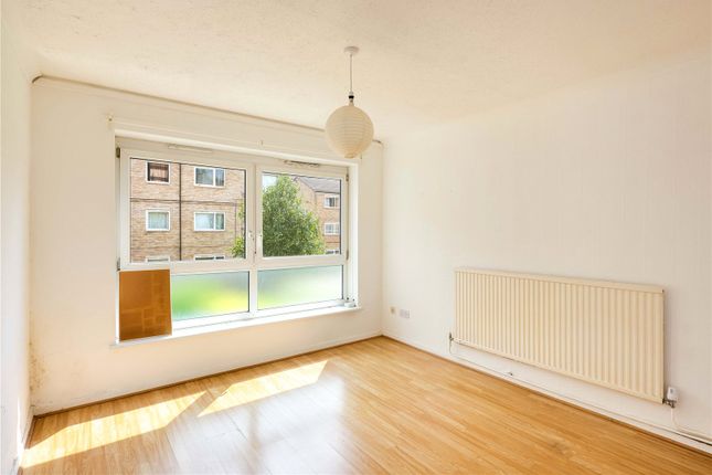 Flat for sale in Patrick Connolly Gardens, Bow, London