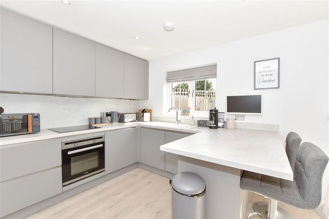Sapphire Park Sutton Valence, Maidstone photo 3