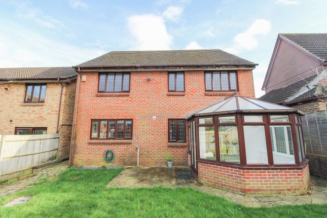 Detached house to rent in Mistletoe Close, Croydon
