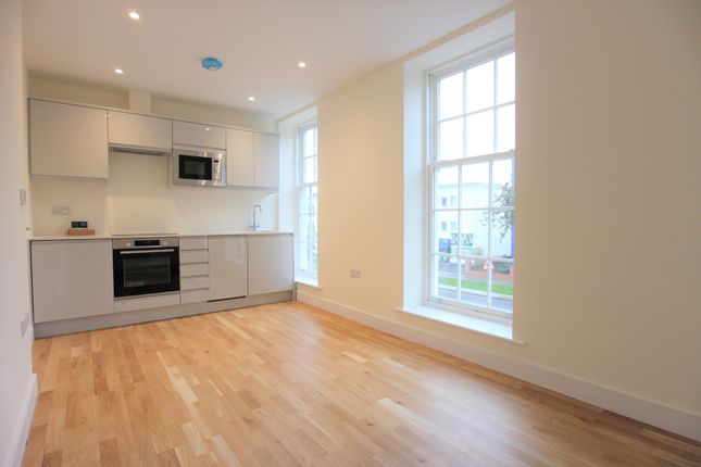 Flat to rent in New Zealand Avenue, Walton-On-Thames